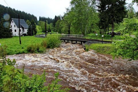 Am Zusammenfluss von Schwarzwasser und Preßnitz in Schmalzgrube wird es endgültig zum reißenden Strom.