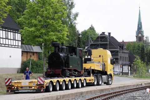 Anlieferung der I K Nr. 54 auf dem Tieflader der PRESS in Hammerunterwiesenthal.