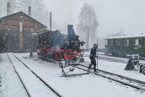 Dienstende im Schneetreiben für 99 1594-3 am Ostermontag
