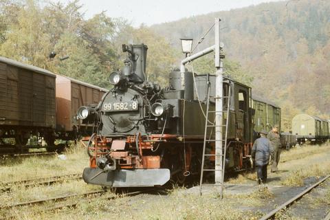 In Niederschmiedeberg endet die Zugleistung des Güterzuges. Weiterer Einsatz ist aber heute noch mit dem Abrisszug, der noch bis Oberschmiedeberg fährt.