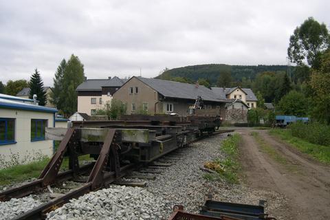 Der seit dem Jahr 2000 bestehende Gleisendabschluss des Ausziehgleises aus dem Bahnhof Steinbach.