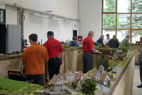 Im Fahrzeugstand des Mehrzweckgebäudes hat die Modelleisenbahn der Eisenbahnfreunde Breisgau e.V. ihr Domizil gefunden und wird von vielen interessierten Besuchern gern besichtigt.