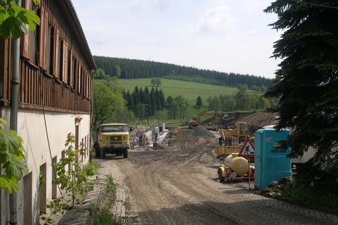 Blick von der Einfahrt zum Paschweg in Richtung der Baustelle.