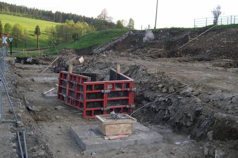 Fundamentverschalung für die Stahlträgersäulenfundamente am Paschweg.