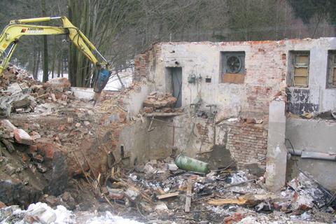 Abbruch der Reste vom ehemaligen Heizhaus für die Fabrik.