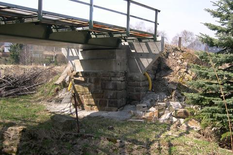 Widerlager der Wolkensteiner Seite der neuen Brücke über die Preßnitz zwischen Steinbach und Oberschaar.