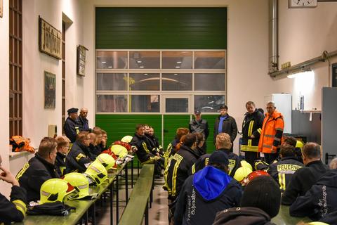 Begrüßung der Feuerwehren in der Ausstellungs- und Fahrzeughalle