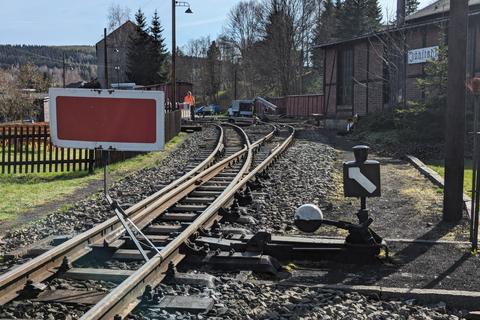 Die Einfahrt in den Bahnhof Schlössel ist mit Sh2-Scheibe gesperrt.