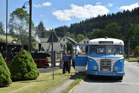 Ausstieg in Schmalzgrube, während der Zug schon auf die Fahrt zum Loreleifelsen wartet.