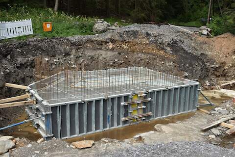 Das Fundament des künftigen Wolkensteiner Widerlagers ist betoniert.