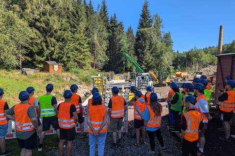 Am Freitag, 16. August, nutze das Ingenieurbüro DITTMANN+Ingenieure, das für die Planung der Brücke verantwortlich zeichnet, eine Besichtigung der Baustelle in Schlössel als Teil eines Firmenausfluges.