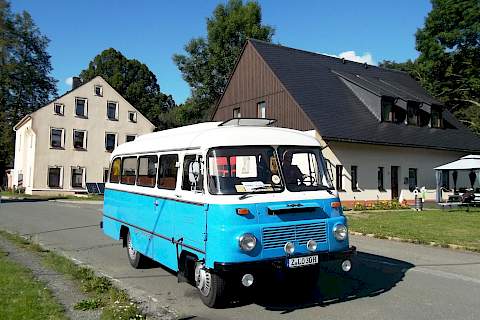 Der Bus für den Ersatzverkehr von Schmalzgrube nach Jöhstadt.