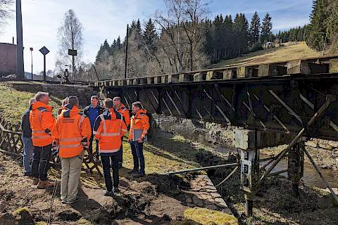 Am 27. März wurde gemeinsam mit dem Planer und dem bauausführenden Auftragnehmer eine Bauberatung an der Baustelle durchgeführt, um den weiteren Ablauf der Vorarbeiten bis zum Beginn der eigentlichen Arbeiten zu beginnen.