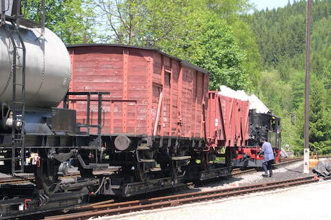 Rollfahrzeugzug am Gleis 2 in Schmalzgrube.